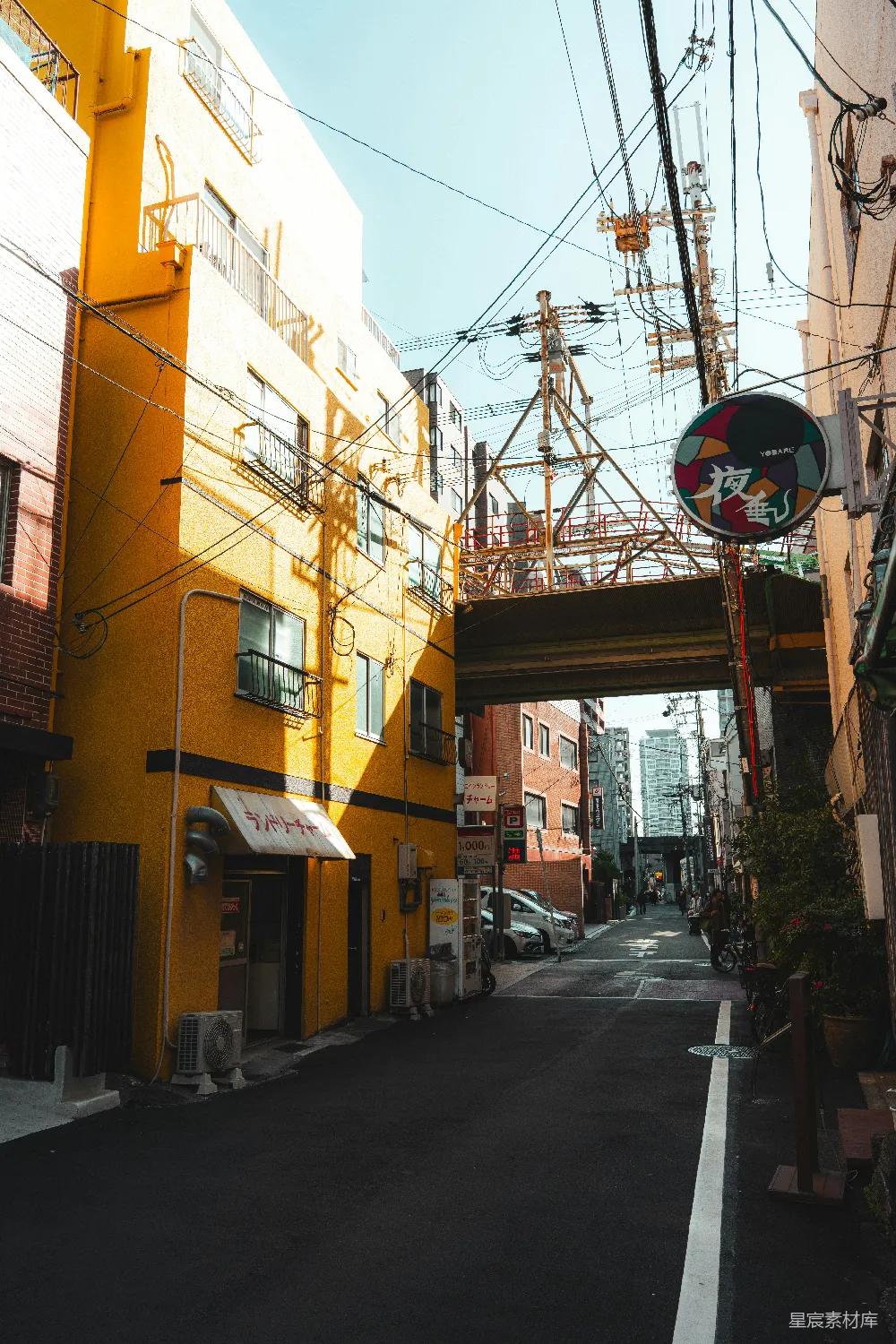 高清摄影 东京 巷弄 日式建筑 城市风景 阳光 阳光下的东京巷弄