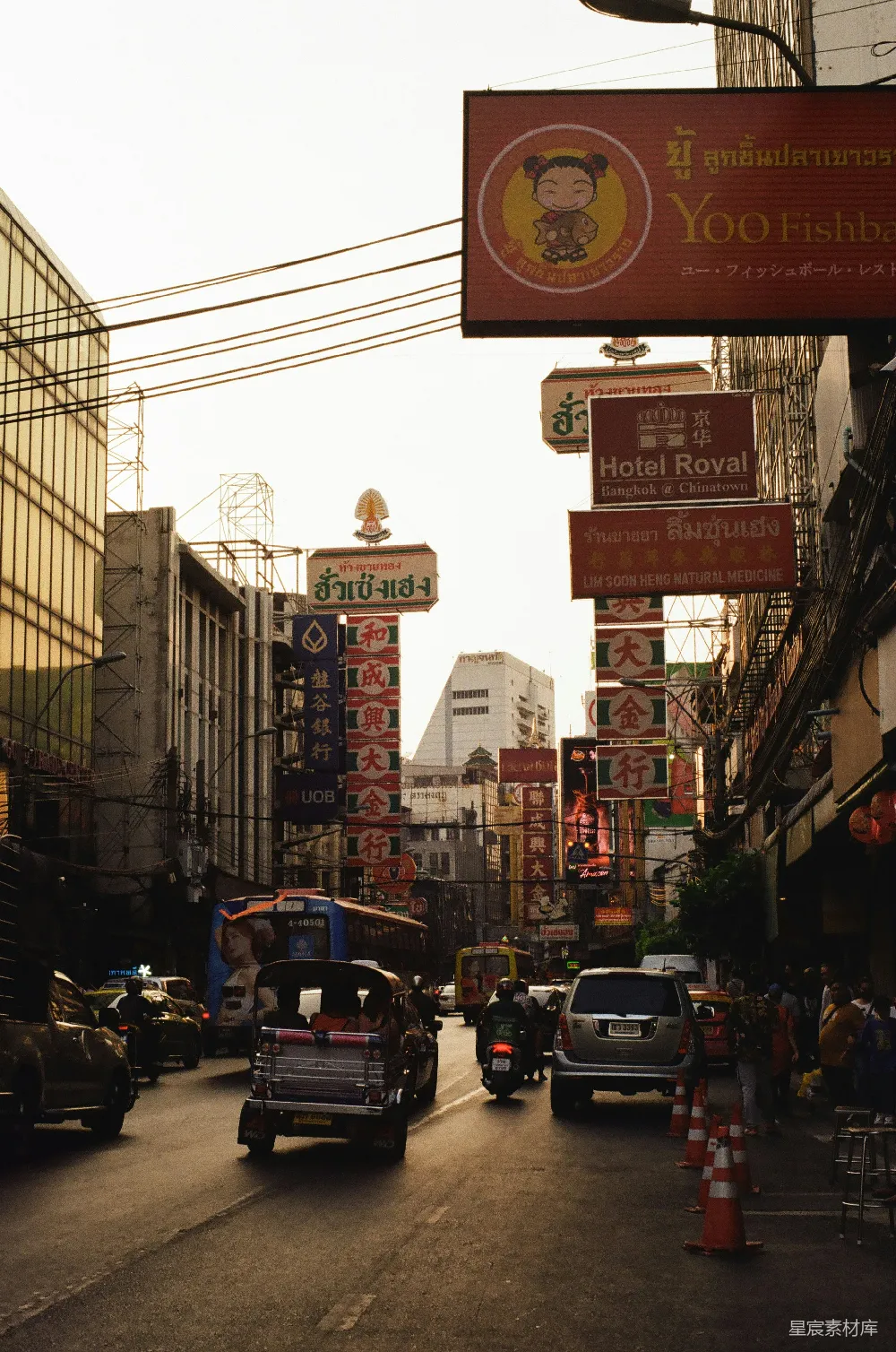 高清摄影 泰国 唐人街 城市街道 商业氛围 日常生活 泰式唐人街的繁忙景象