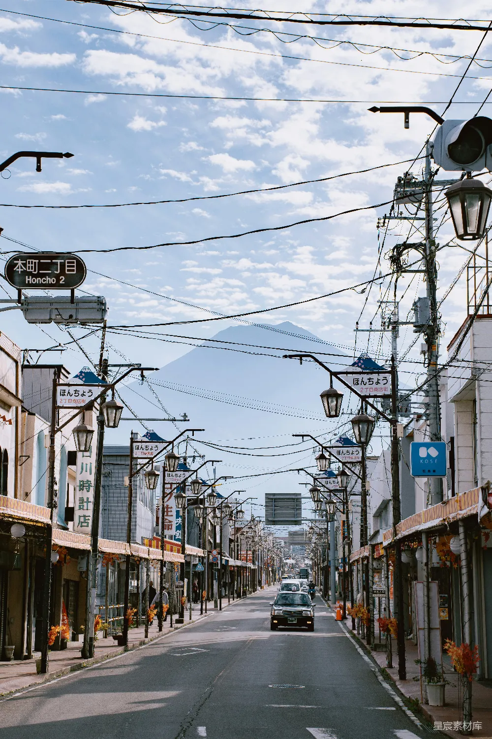 高清摄影 富士山 日本 城市街道 秋景 宁静 富士山下的宁静街道