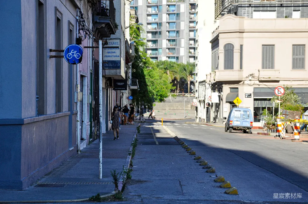 高清摄影 城市 清晨 街道 建筑 行人 城市街道的清晨