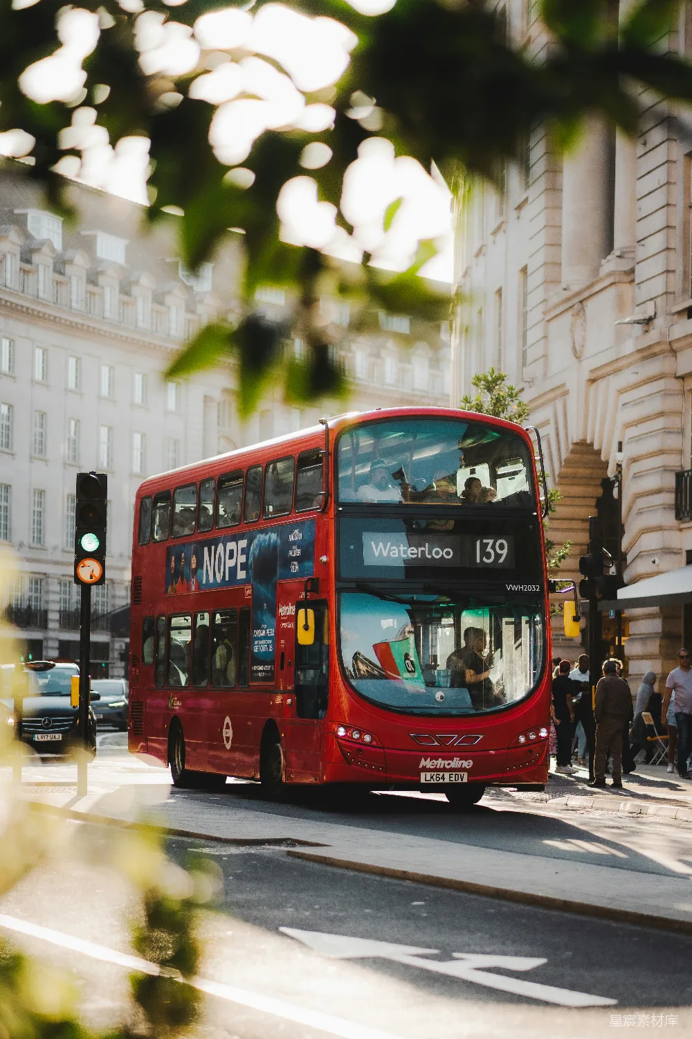高清摄影 伦敦 双层巴士 城市生活 英国 公共交通 伦敦双层巴士的日常