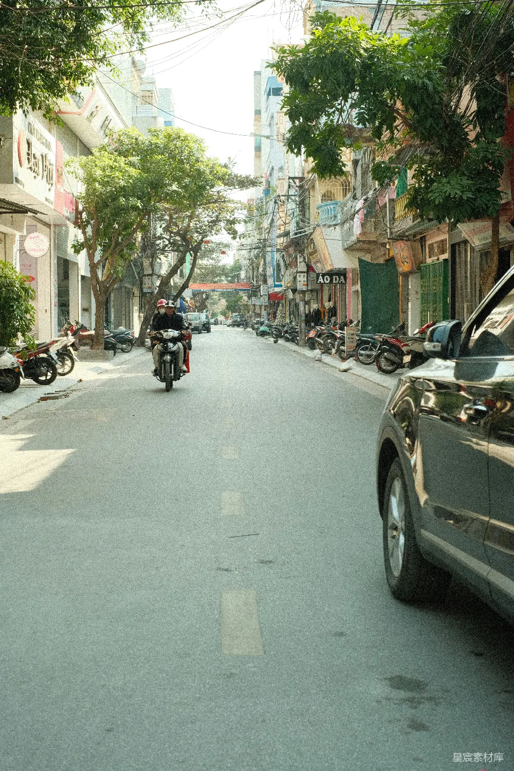 高清摄影 越南 城市街道 摩托车 日常 自然光线 越南街道的日常
