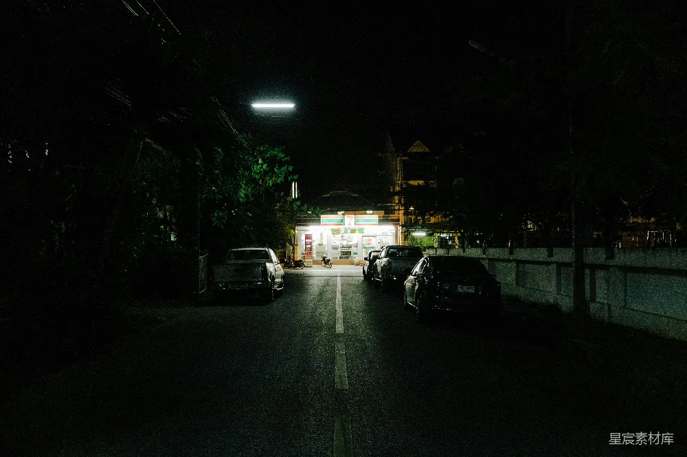 高清摄影 夜晚 便利店 街道 城市 静谧 夜色中的便利店