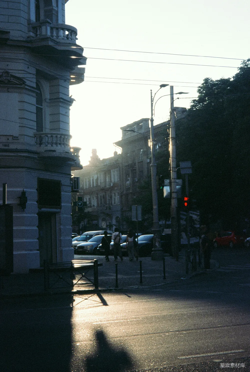 高清摄影 城市 夕阳 建筑 人行道 街景 夕阳下的城市角落