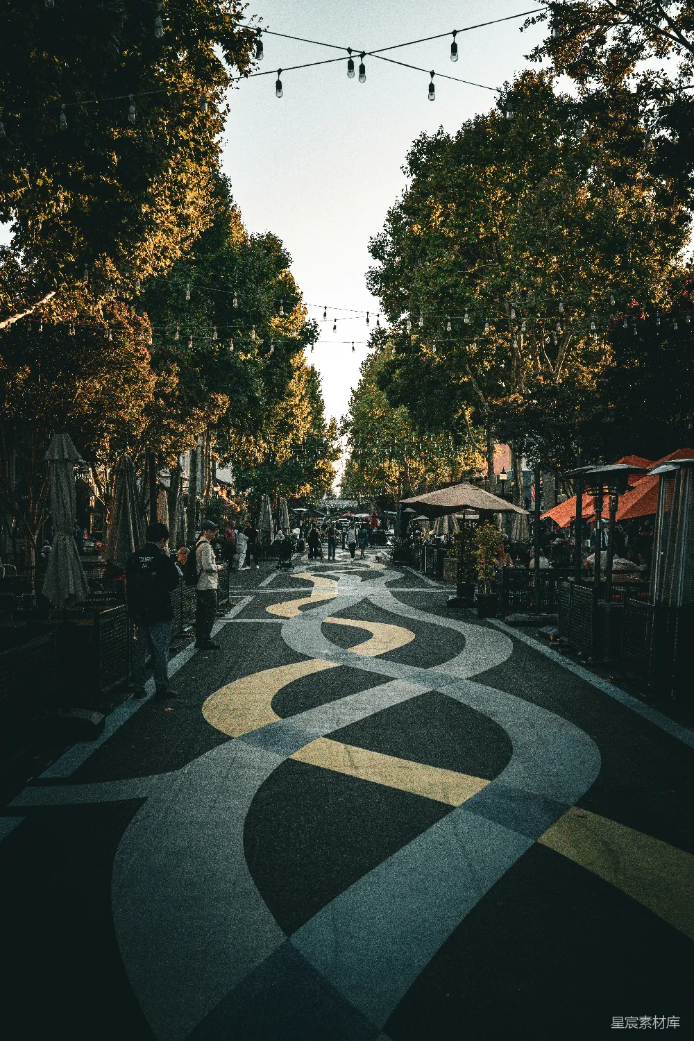 高清摄影 城市街道 艺术设计 休闲娱乐 日落时光 城市景观 城市中的艺术之路