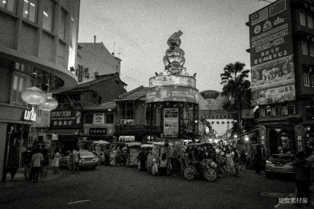高清摄影 黑白照片 城市街道 旧市场 复古风格 人文景观 旧时光下的街头市景