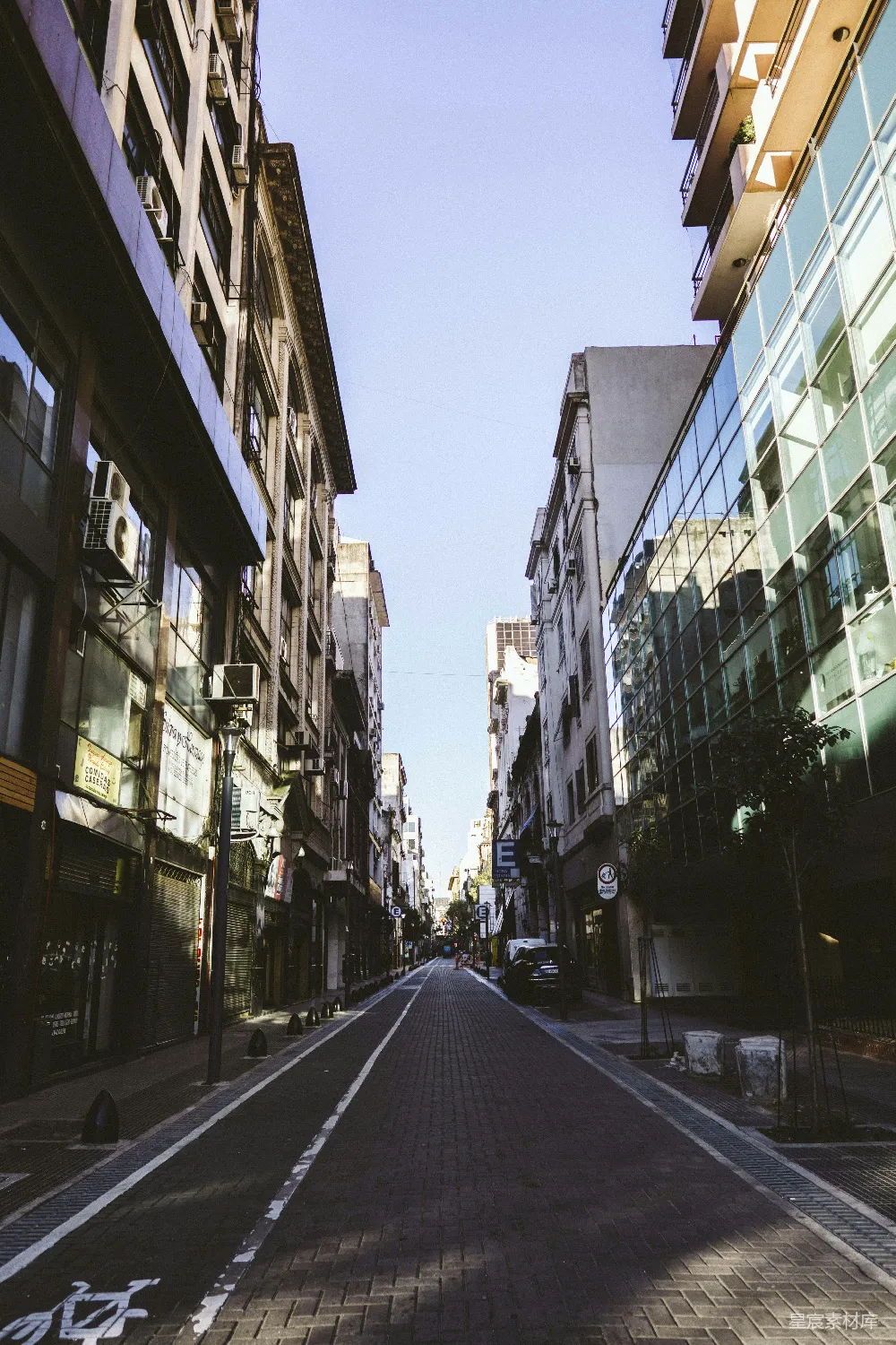 高清摄影 城市 建筑 街道 宁静 城市风光 城市中的狭窄街道