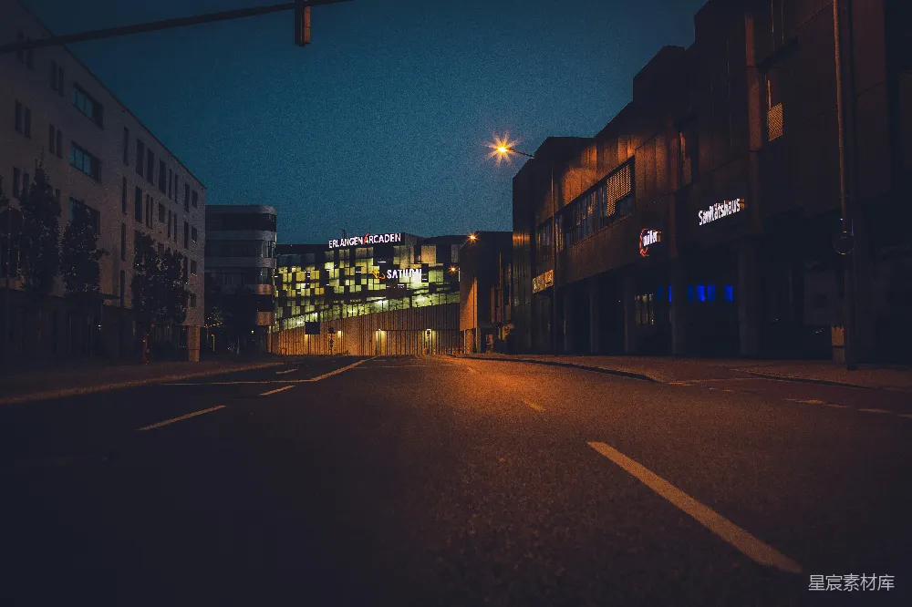 高清摄影 城市 夜晚 建筑 灯光 静谧 夜晚的城市街景