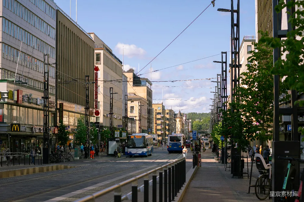 高清摄影 城市街道 公共交通 现代建筑 休闲时光 城市生活 城市街道的宁静午后
