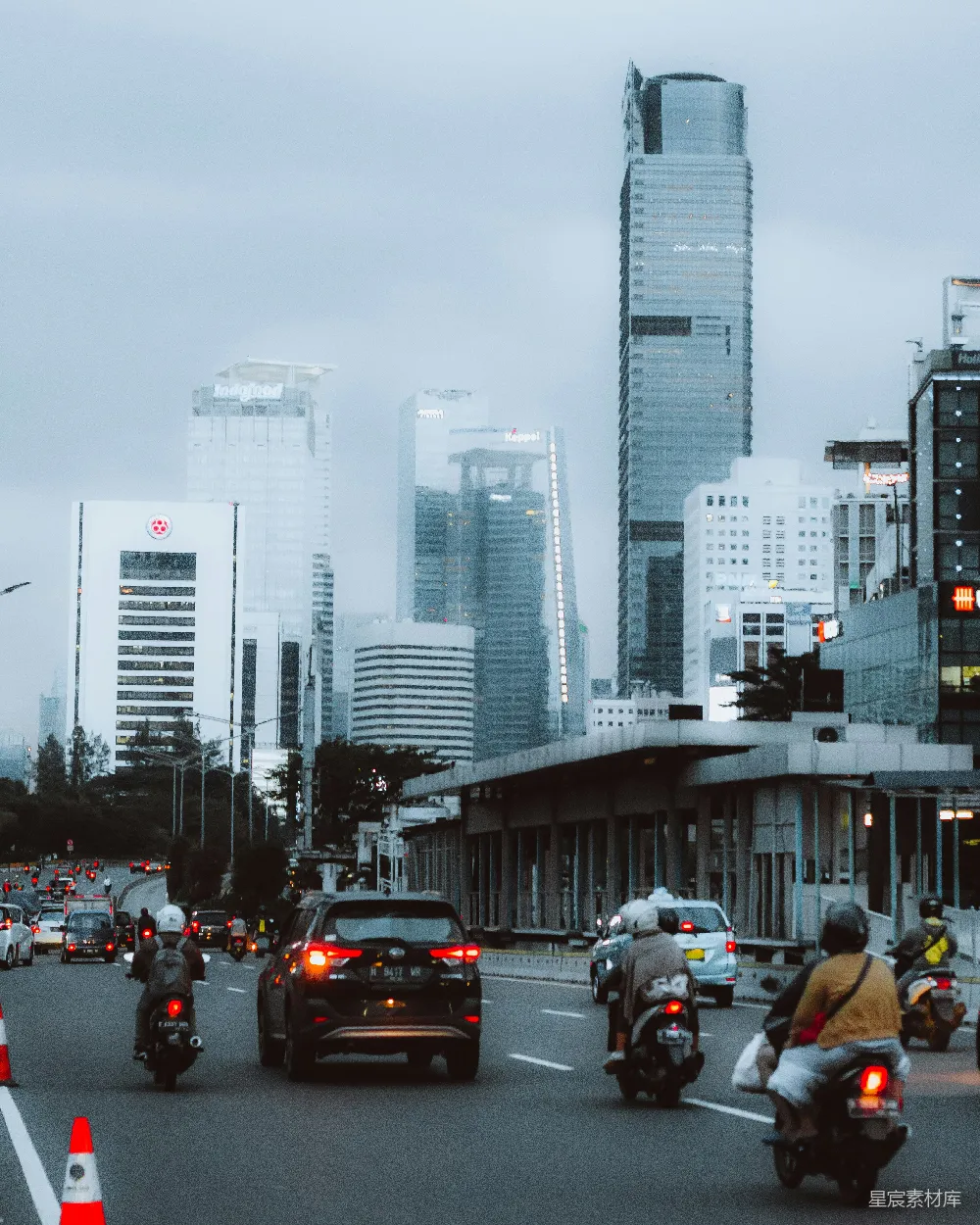 高清摄影 城市风光 忙碌 摩登 交通 早晨 繁忙都市中的早晨
