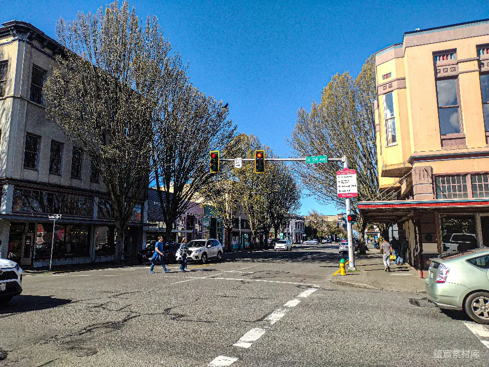 高清摄影 城市街景 阳光明媚 街道交叉口 休闲时光 城市生活 阳光下的城市街角