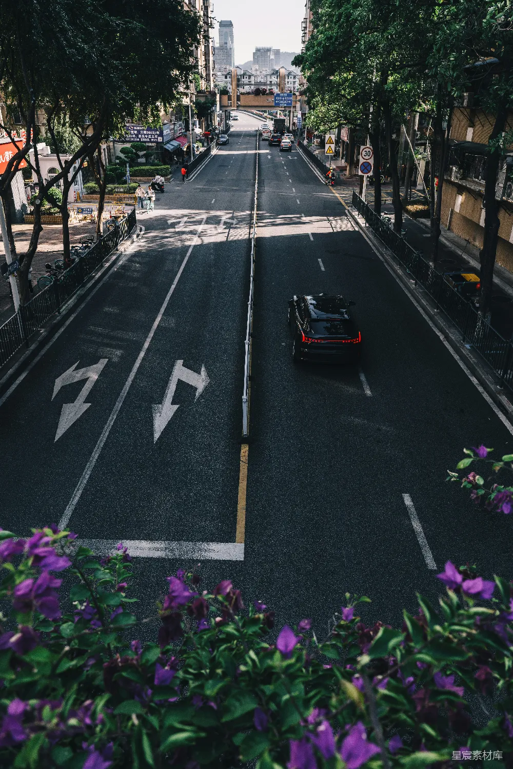 高清摄影 城市 街道 汽车 宁静 日常 城市中的静谧时光