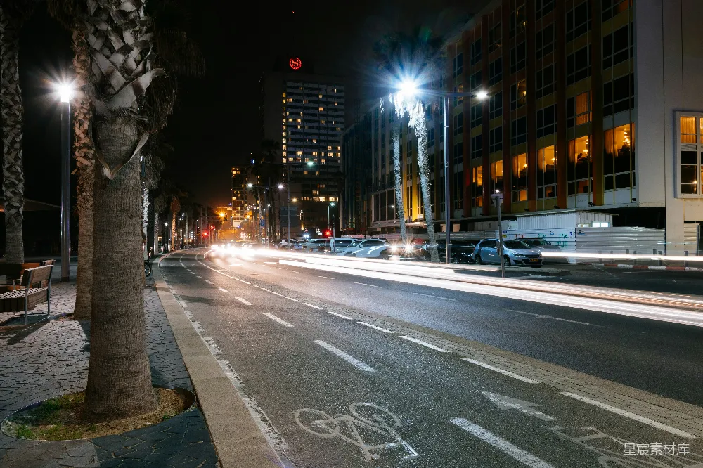 高清摄影 城市 夜晚 街道 路灯 自行车道 夜晚的城市街道