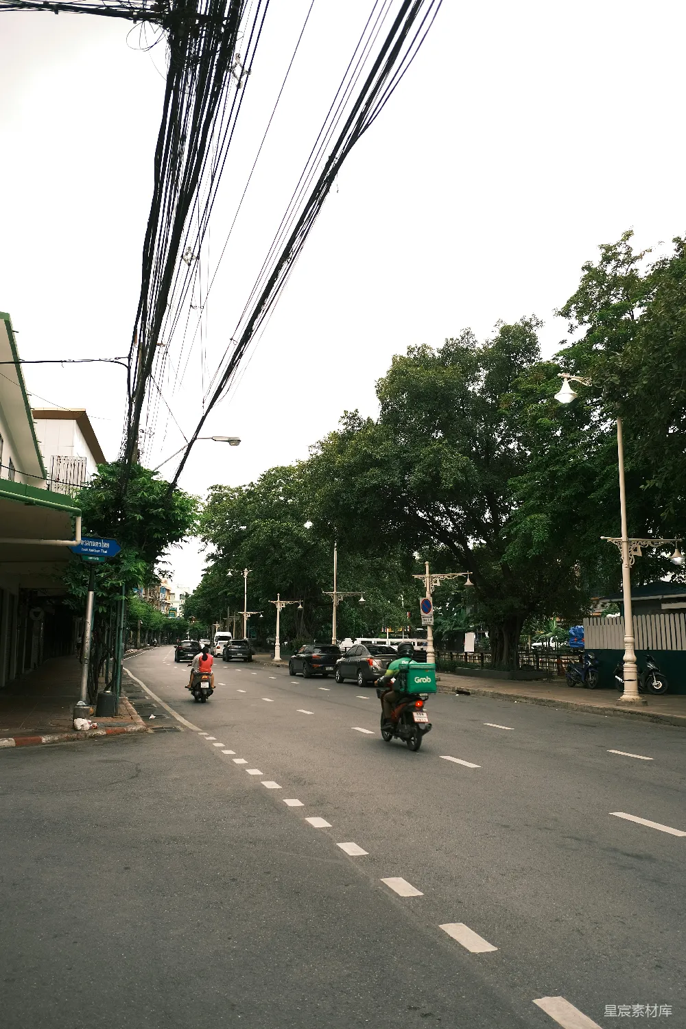 高清摄影 街道 城市 交通 日常生活 摩托车 城市街道上的日常生活