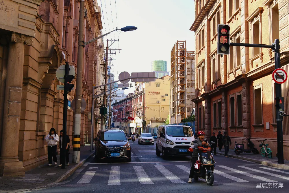 高清摄影 老城区 城市街景 日常生活 建筑风格 交通 老城区的日常街景