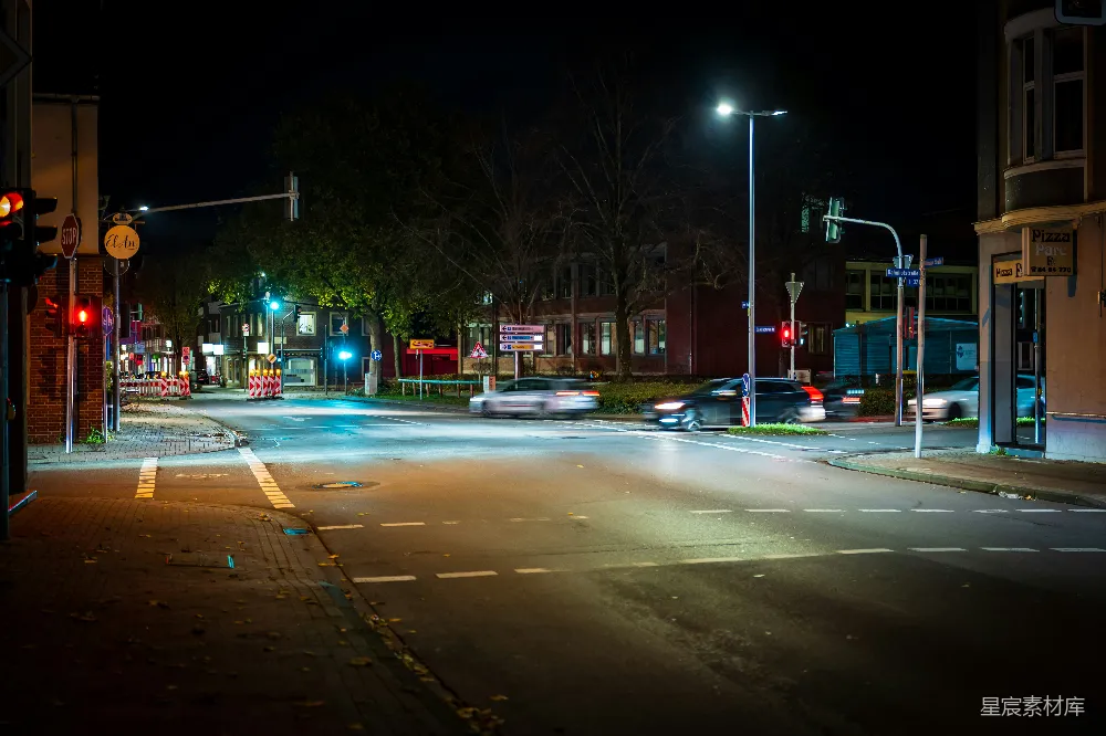 高清摄影 夜晚 城市 交叉口 交通 照明 夜晚的城市交叉口