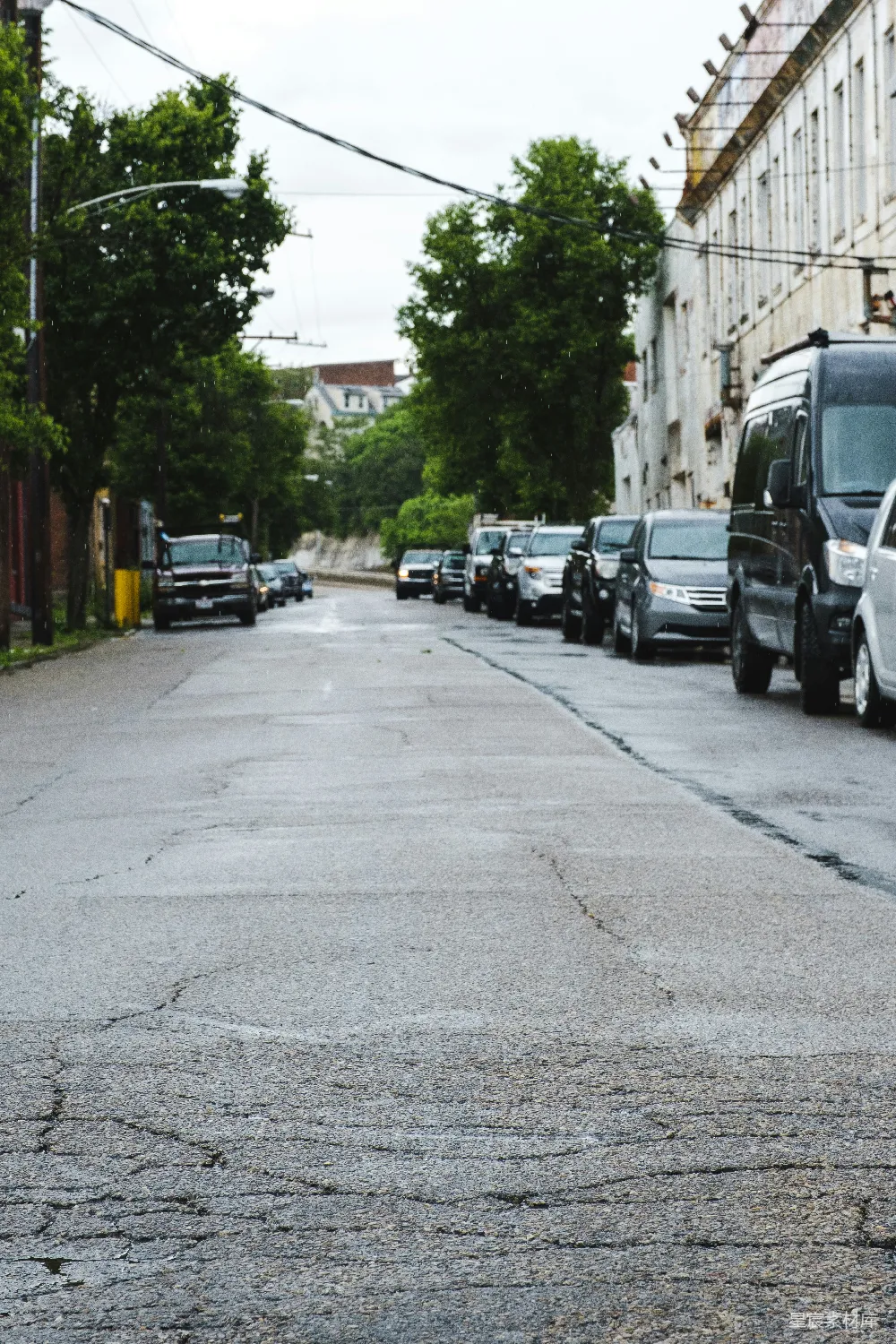 高清摄影 城市 雨景 宁静 街道 汽车 雨后宁静的街道