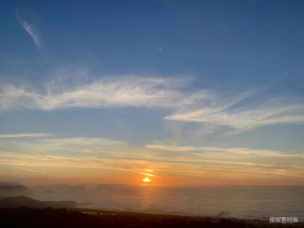 高清摄影  夕阳下的山影