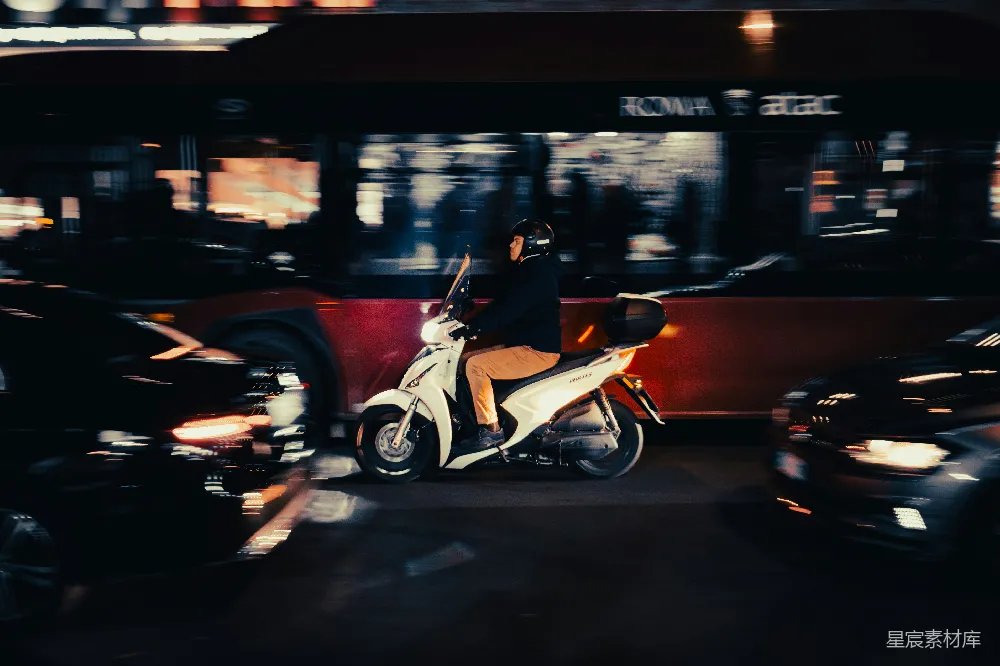 高清摄影 夜晚 摩托车 城市 速度 夜景 夜晚城市的摩托车行驶