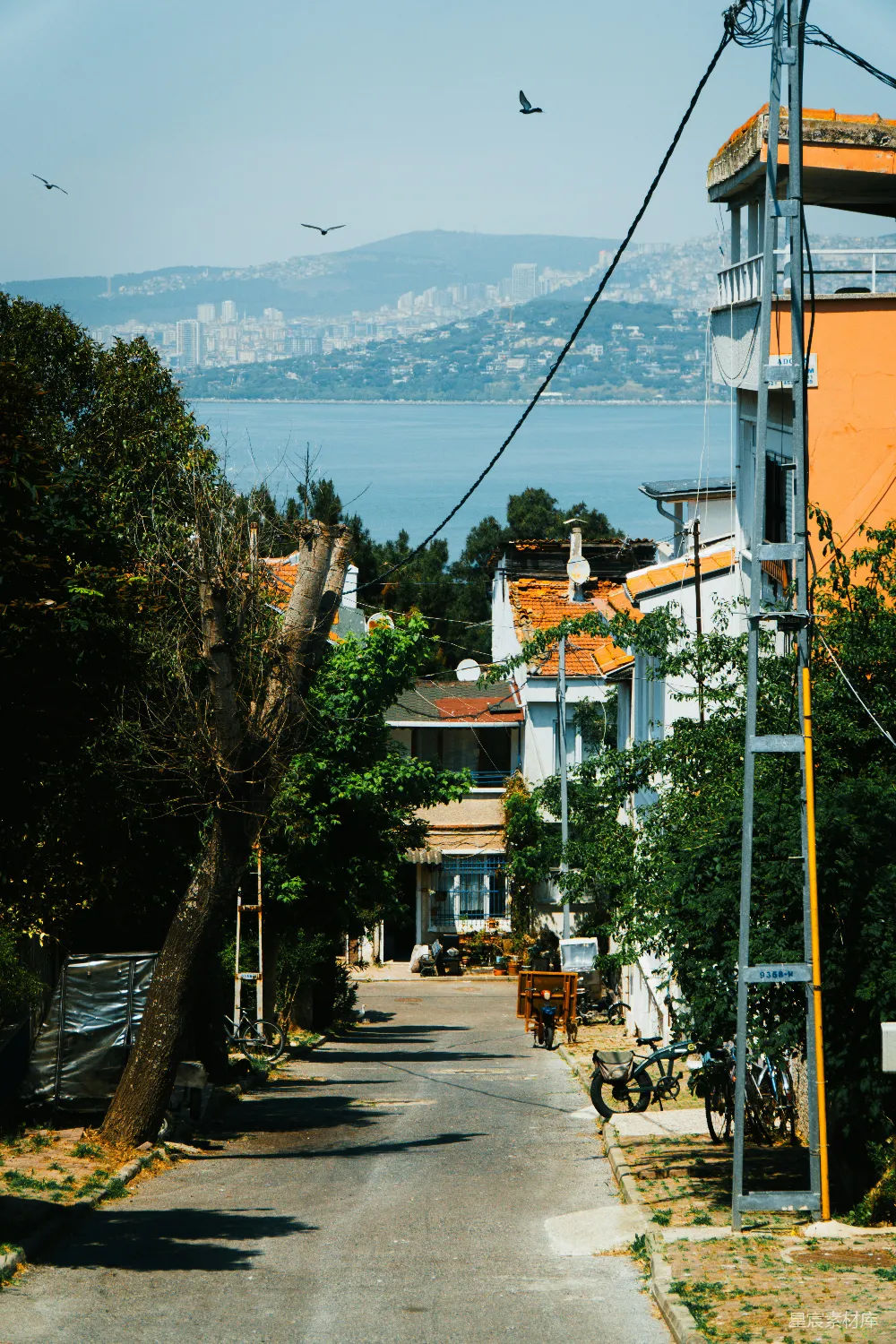 高清摄影 海边 小巷 宁静 城市风光 自然 海边的宁静小巷