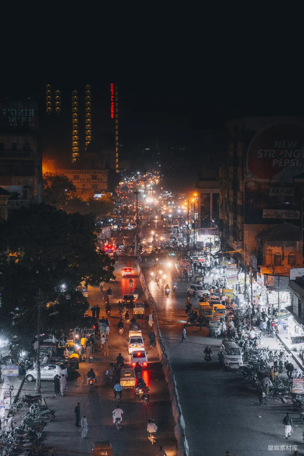 高清摄影 城市夜景 交通繁忙 都市生活 夜间摄影 城市风光 夜幕下的繁忙城市