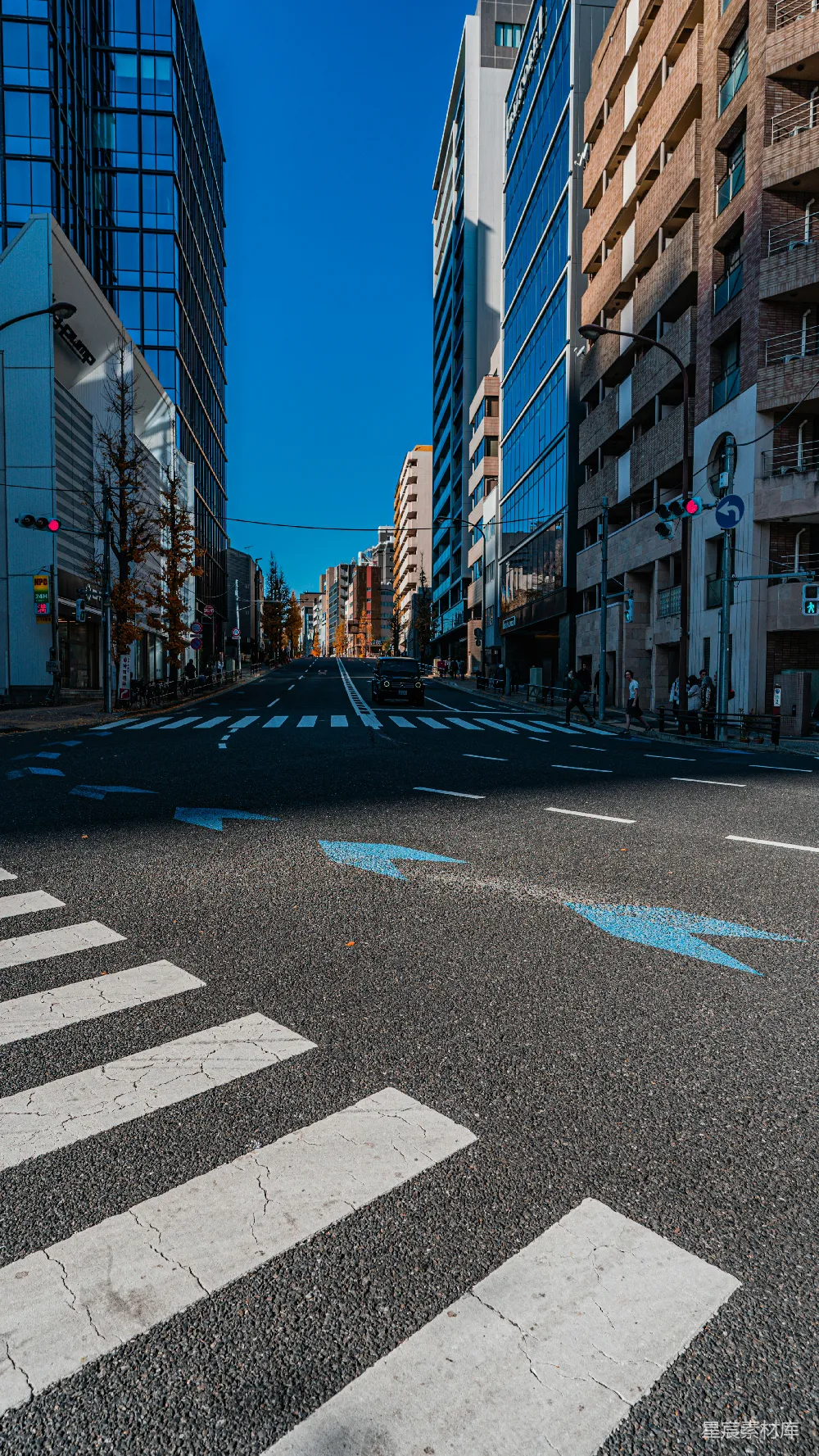 高清摄影 城市 清晨 街道 建筑 交通 都市中的清晨街道