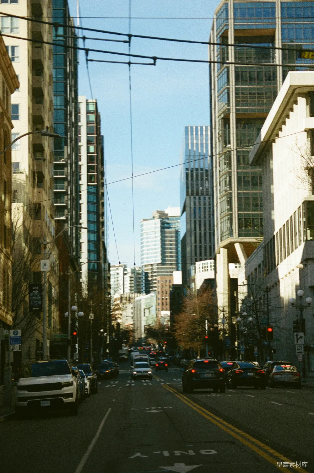 高清摄影 城市 早晨 建筑 交通 街景 城市街道的清晨