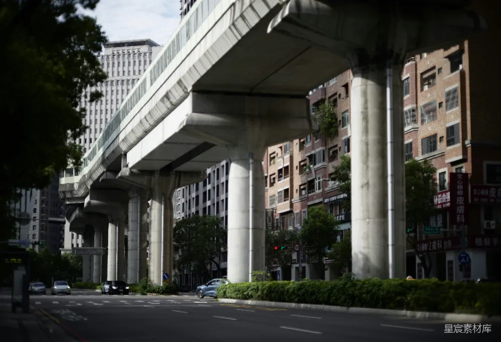 高清摄影 城市 高架桥 建筑 现代 光影 城市高架桥下的光影交错