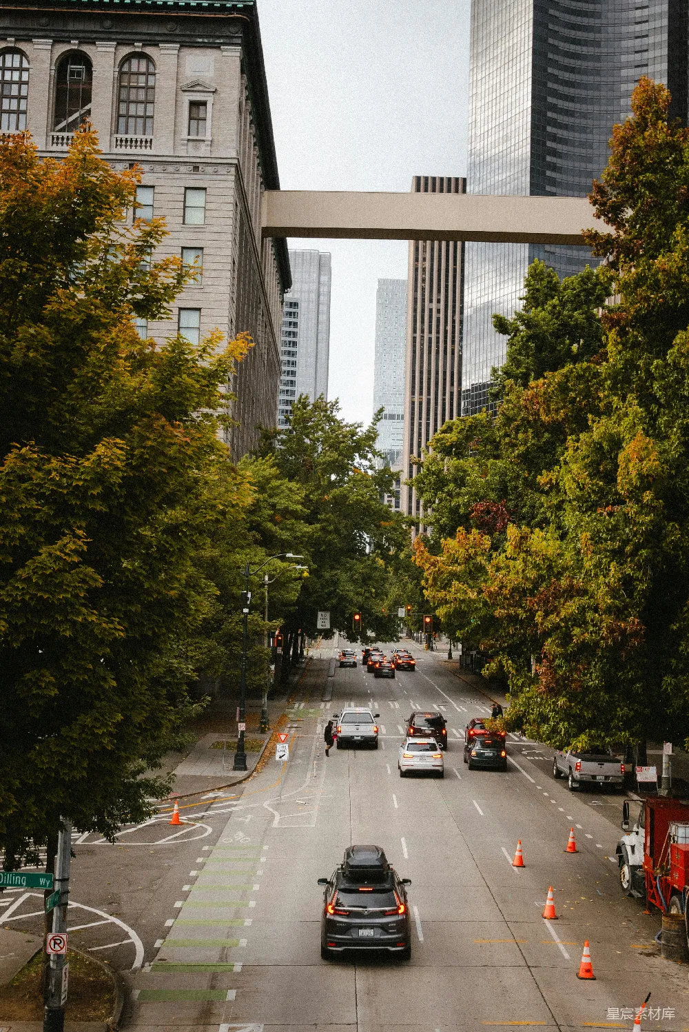 高清摄影 城市 街道 秋天 建筑 交通 城市街道的秋日景色