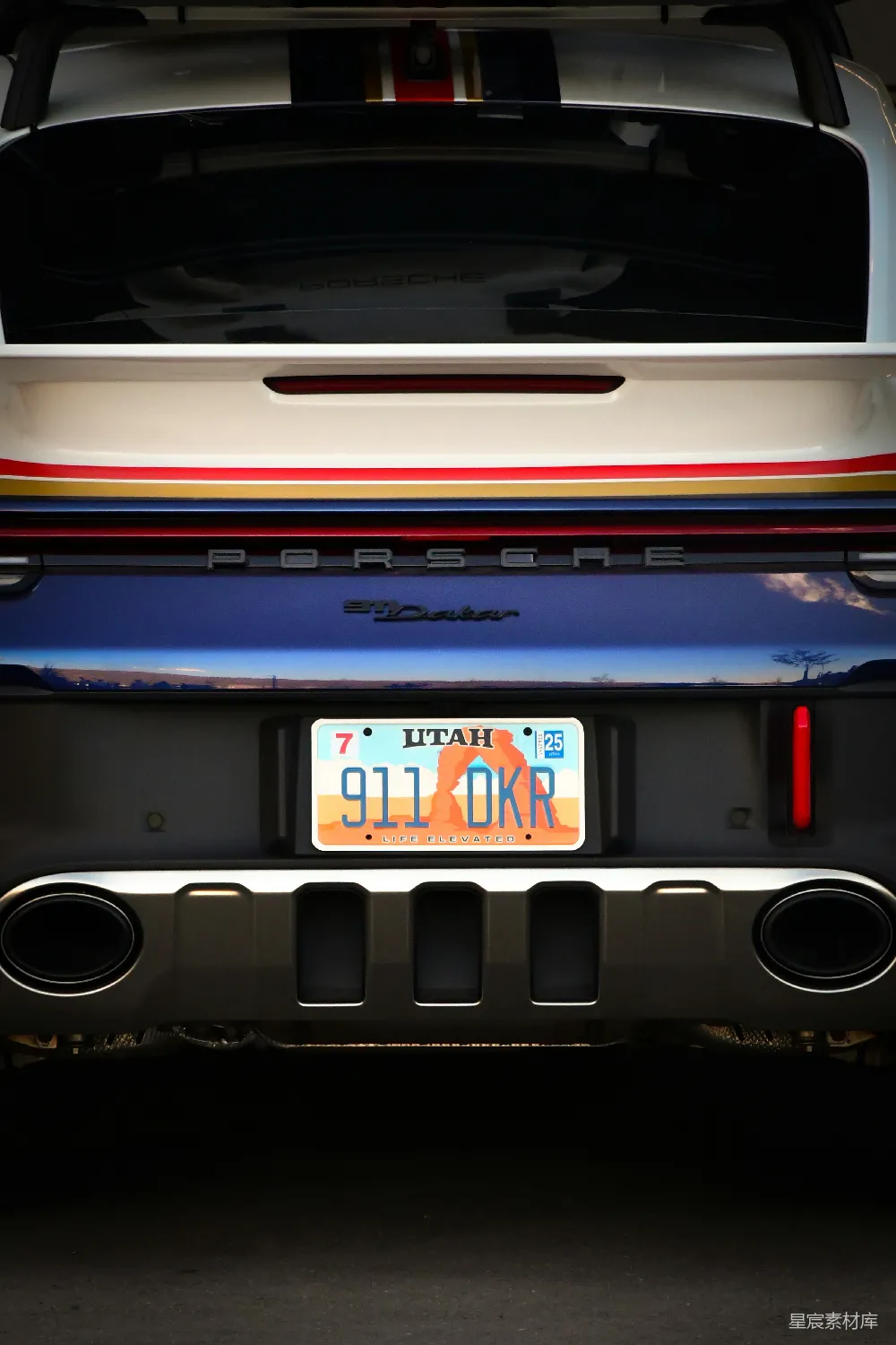 高清摄影 保时捷 911 Dakar 跑车 尾部特写 车牌 保时捷911 Dakar尾部特写