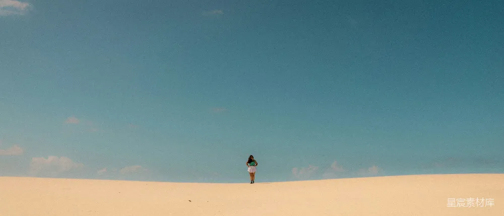 高清摄影 沙漠 孤独 自然 风景 旅行 沙漠中的孤独身影