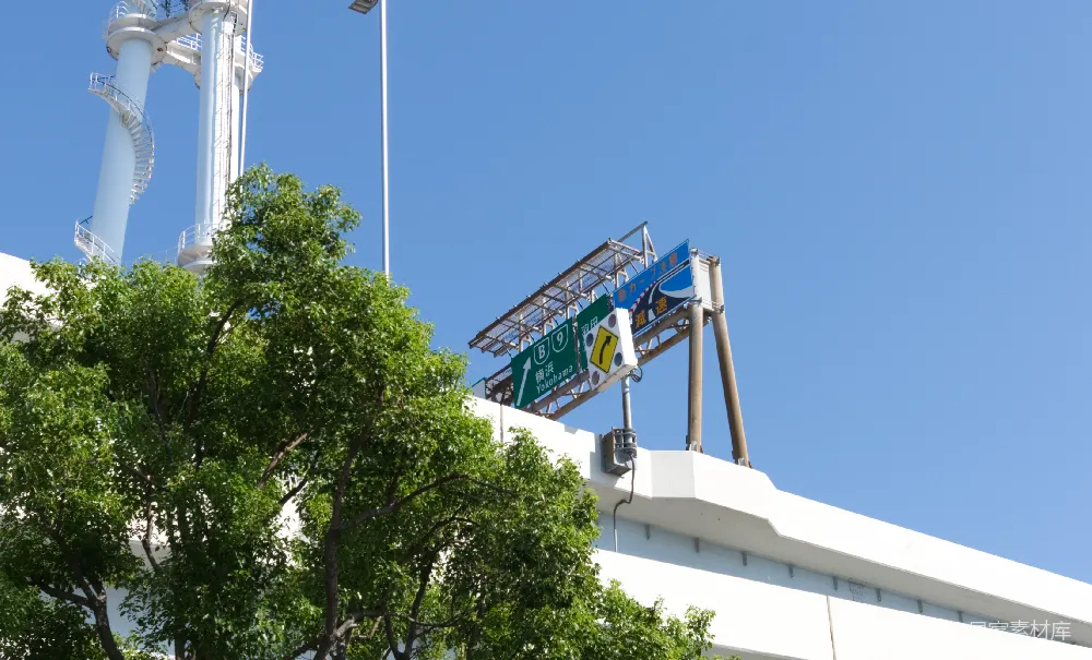 高清摄影 交通 指示牌 城市景观 晴天 日本 蓝天下的高速路指示牌