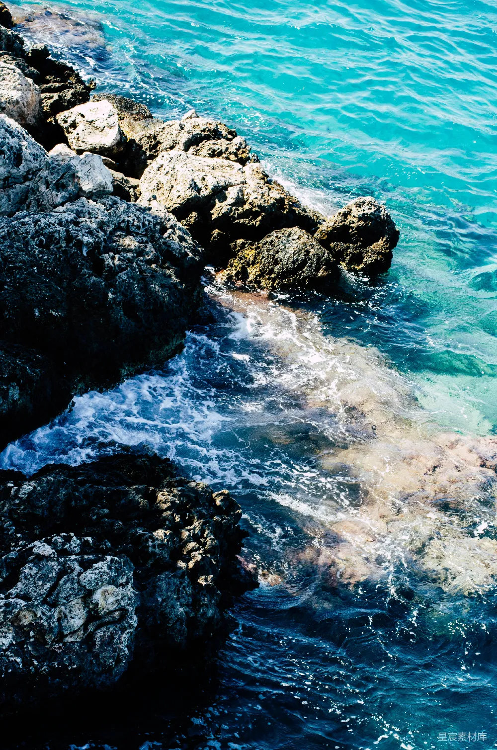 高清摄影 海洋 自然 风景 海岸 宁静 海浪拍打岩石