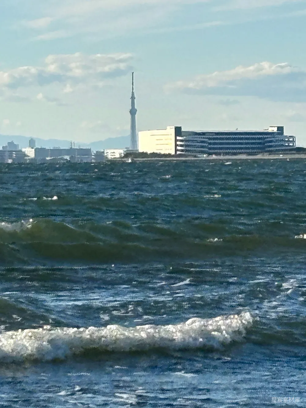 高清摄影 海浪 城市 建筑 风景 现代 海浪与城市天际线