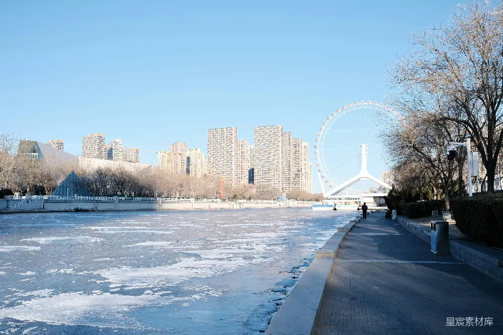 高清摄影 天津 摩天轮 冬日 城市风景 冰面 冬日天津摩天轮与冰面