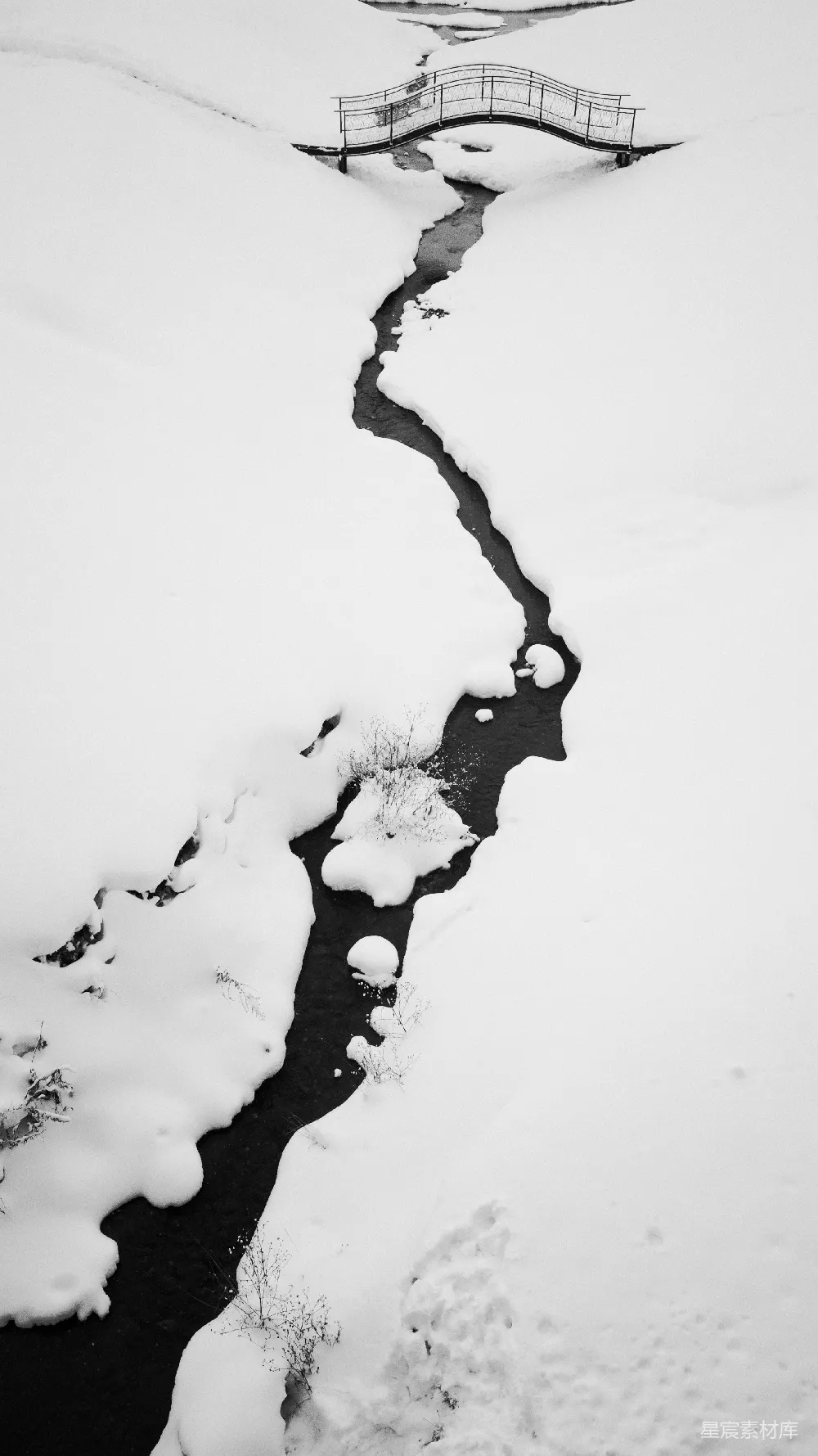 高清摄影 雪景 河流 自然 冬季 黑白 雪中的河流