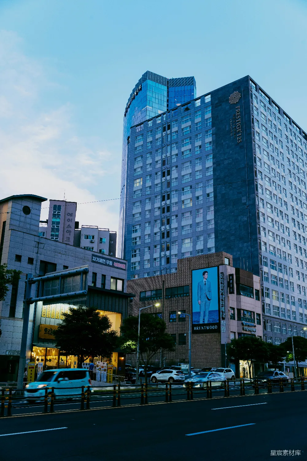 高清摄影 城市风光 摩天大楼 夜景 都市生活 现代建筑 都市夜景中的摩天大楼