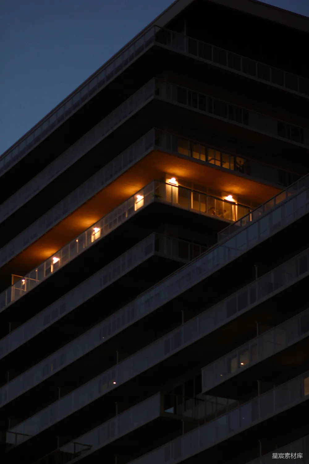 高清摄影 建筑 夜景 城市 现代 都市 夜幕下的高层建筑
