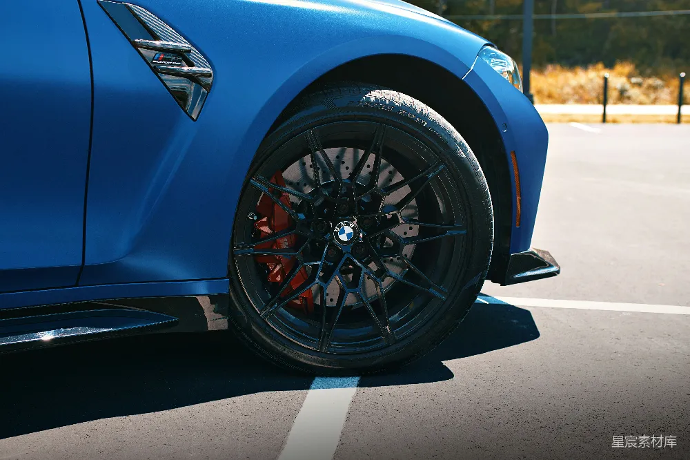 高清摄影 汽车 高性能 蓝色 轮胎 M系列 蓝色高性能BMW M4 M Performance