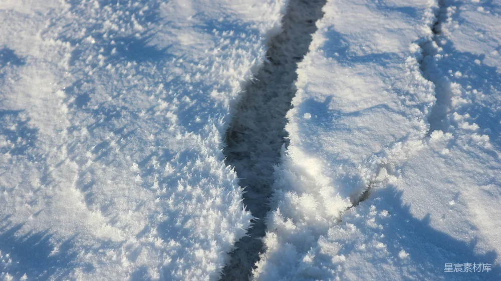 高清摄影 雪地 冰晶 冬季 自然 宁静 冬日雪地的冰晶纹理