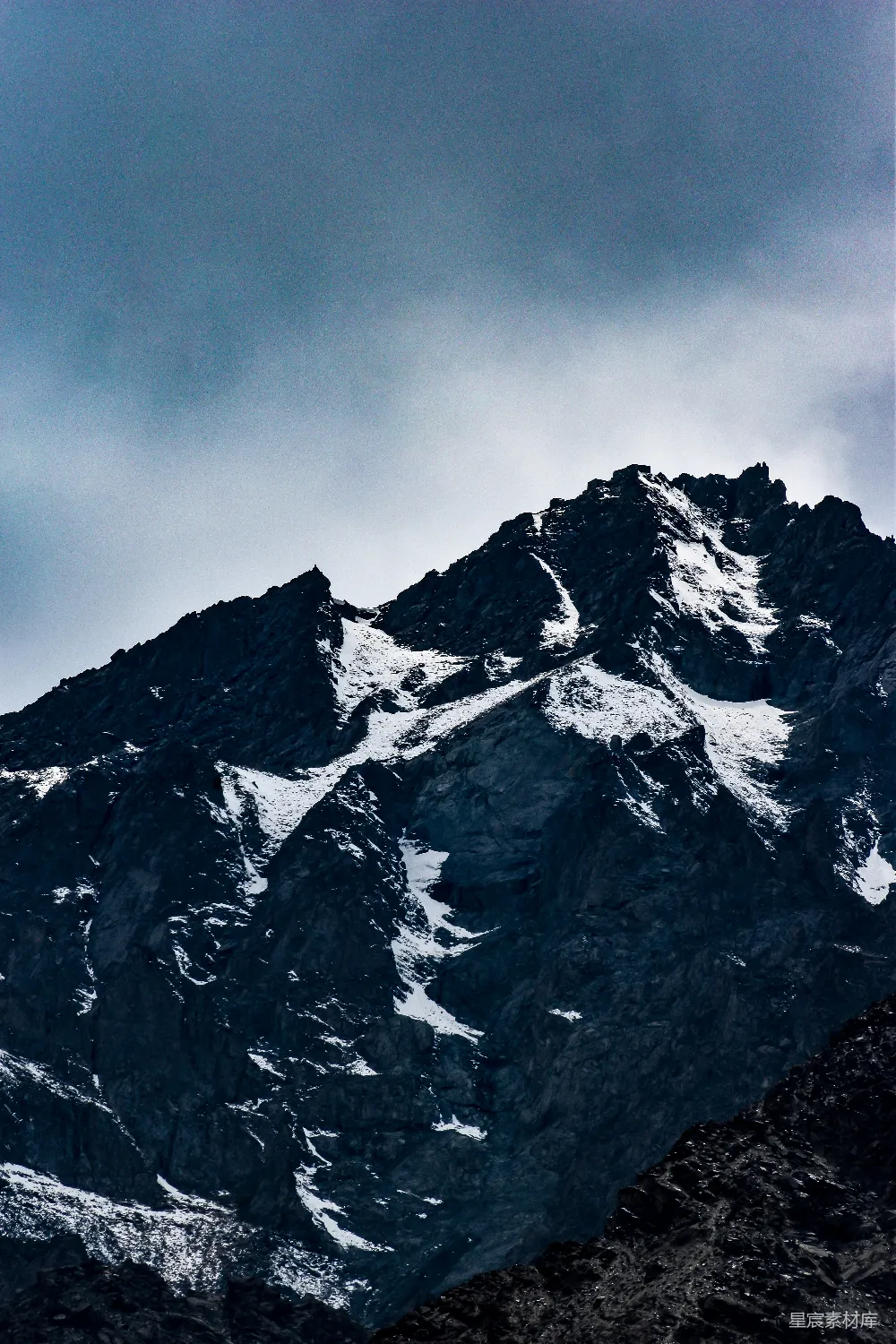 高清摄影 雪山 自然风光 户外探险 冬季风景 自然之美 雪山之巅