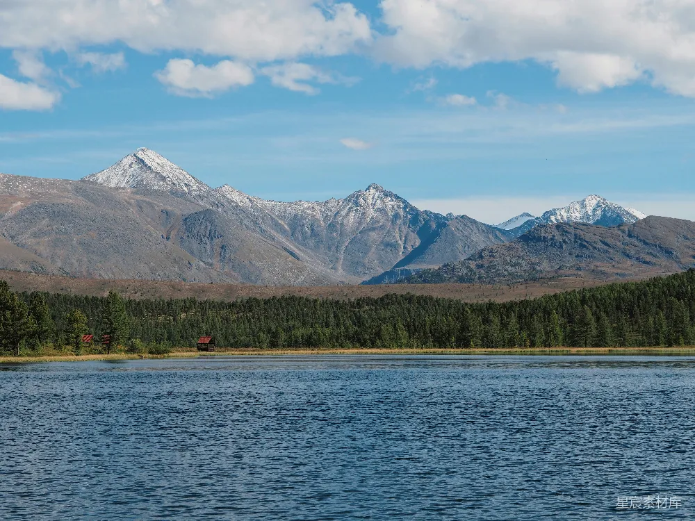 高清摄影 自然风光 雪山 湖泊 宁静 户外 雪山湖畔的宁静风景