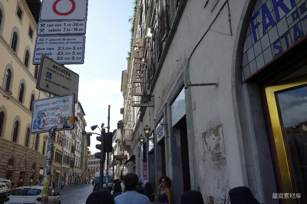 高清摄影 街道 城市 标志 意大利 旅游 意大利街头的繁忙场景