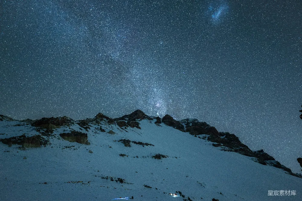 高清摄影 夜景 星空 山脉 自然美景 摄影 雪山下的星空