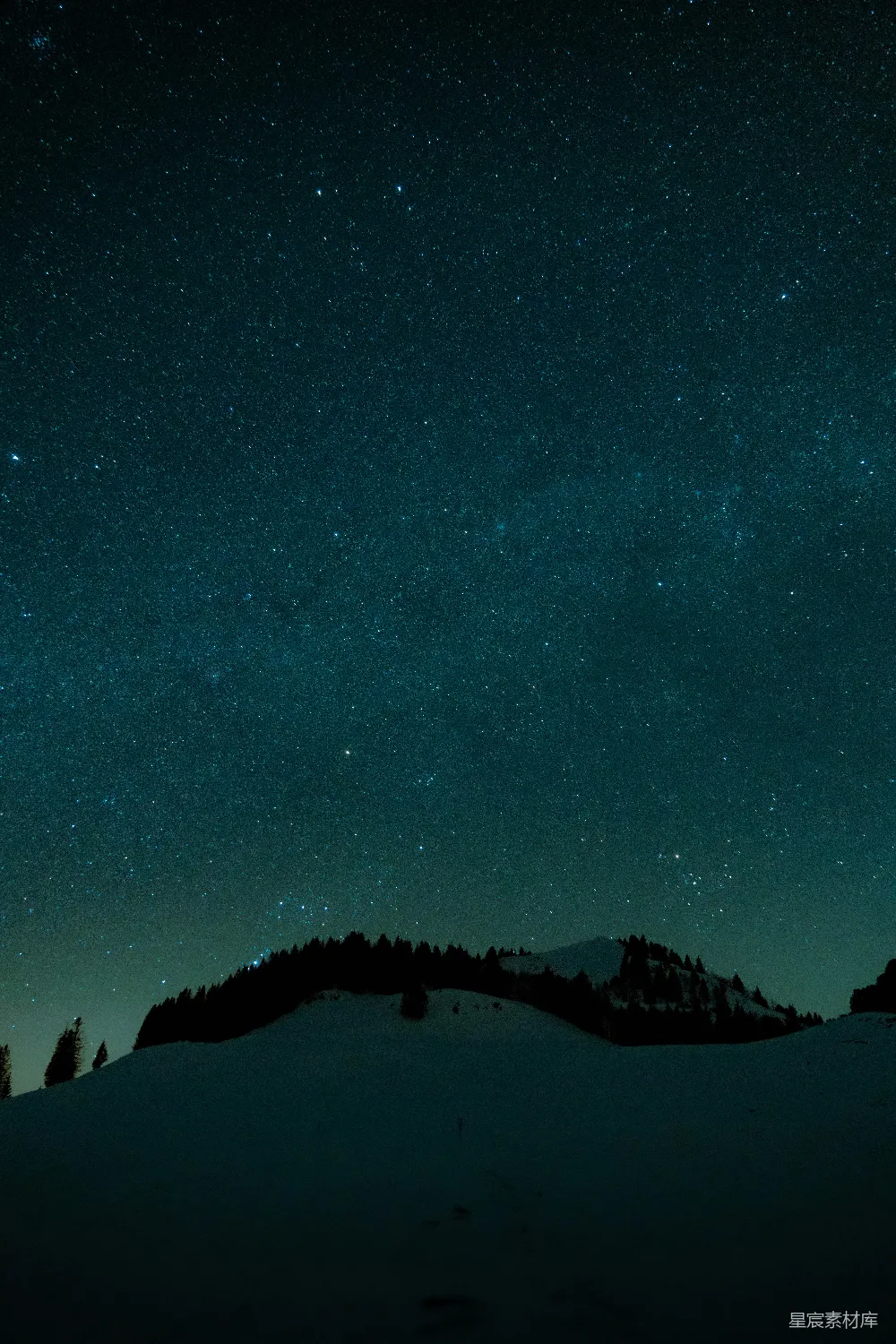 高清摄影 星空 雪地 自然风光 宁静 夜景 冬夜星空下的雪地