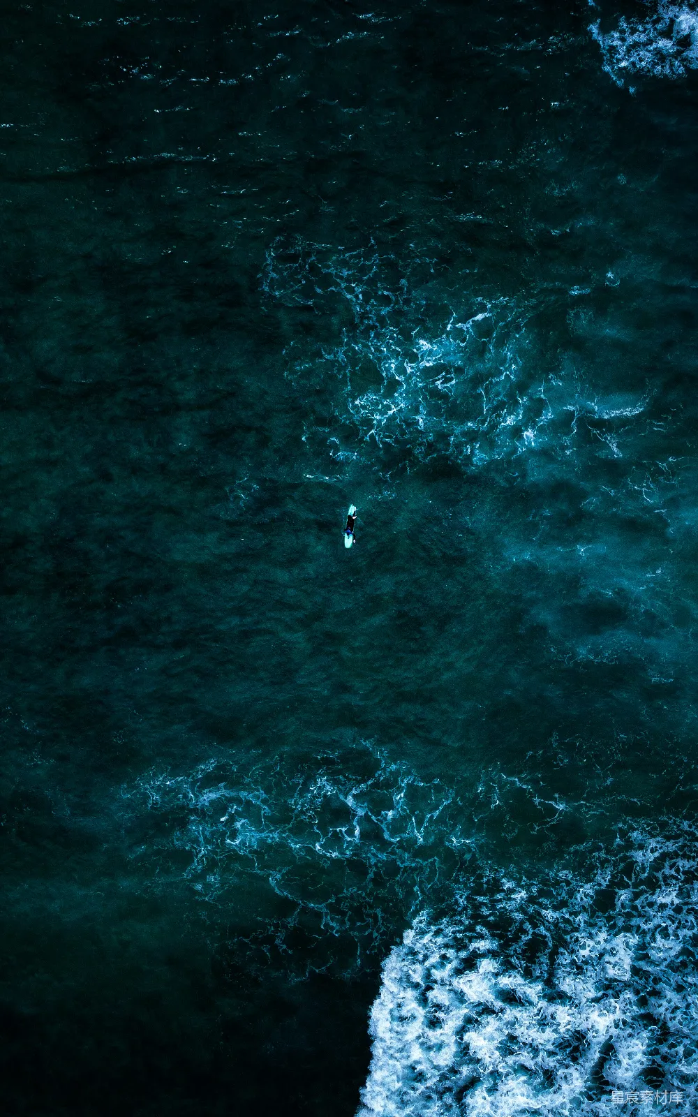 高清摄影 海浪 冲浪 俯视图 蓝色 自然 海浪中的冲浪者