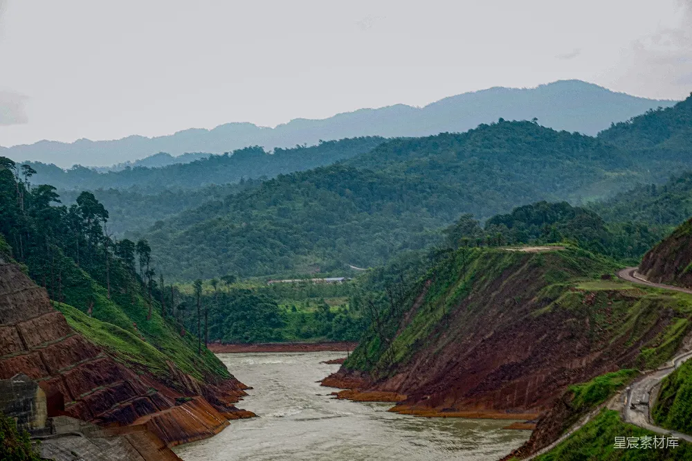 高清摄影 自然风光 水库 山脉 道路 风景 山间水库与蜿蜒道路