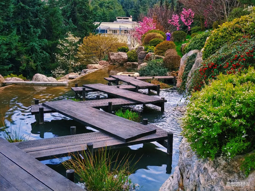 高清摄影 自然风光 园林设计 春季美景 木质栈道 休闲场景 春日园林小桥流水