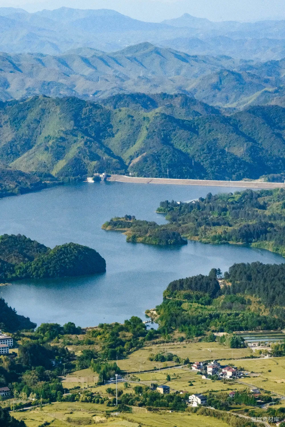 高清摄影 山景 湖泊 自然风光 户外 宁静 山湖景色