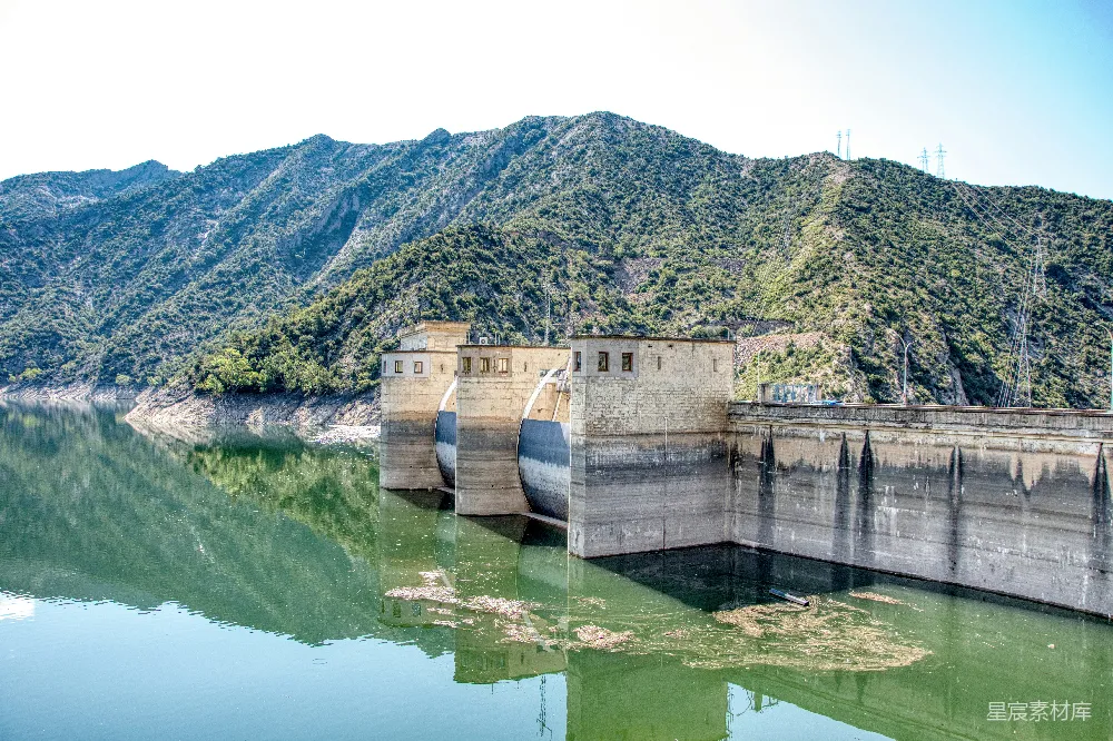 高清摄影 大坝 湖景 自然风光 工业建筑 风景 湖畔的混凝土大坝与山景